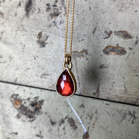 nishnabotna garnet pendant necklace 14k yellow gold